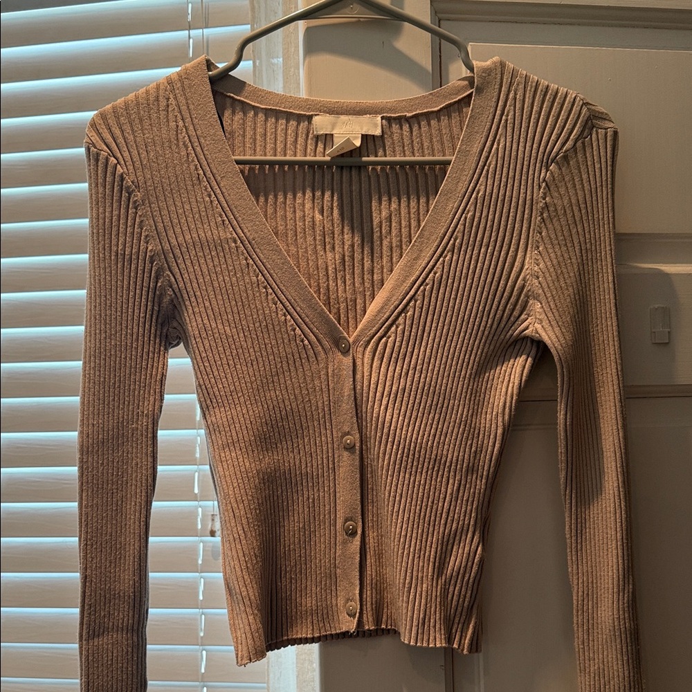 H&M Beige cropped cardigan
